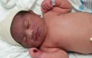 Почему синеют ручки у новорожденного при купании